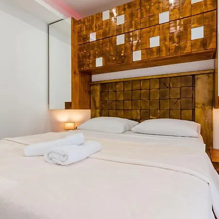Dub - One-bedroom With Terrace And Hot Tub *